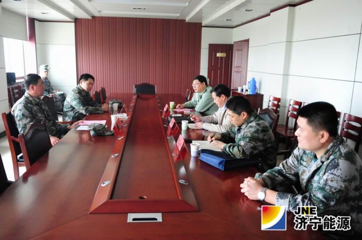 拼搏在线官方网站-拼搏（中国）
军分区副参谋长王忠峰来拼搏在线官方网站-拼搏（中国）公司检查民兵整组工作