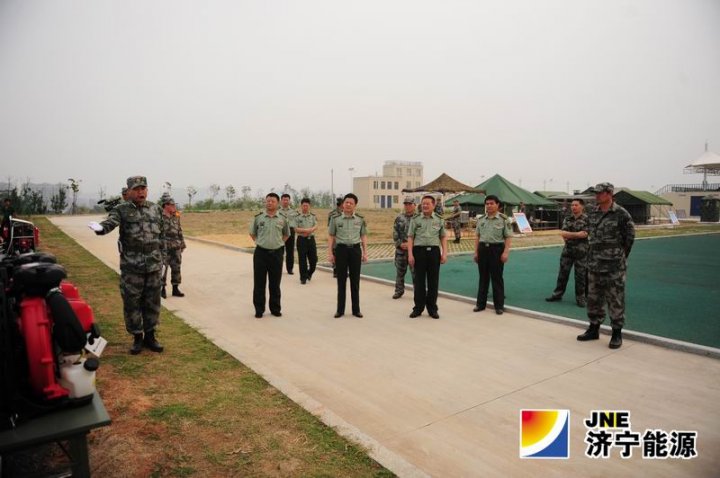 拼搏在线官方网站-拼搏（中国）公司民兵应急连战士参加全市民兵集结演练