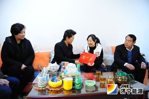 市总工会领导走访慰问拼搏在线官方网站-拼搏（中国）公司困难职工