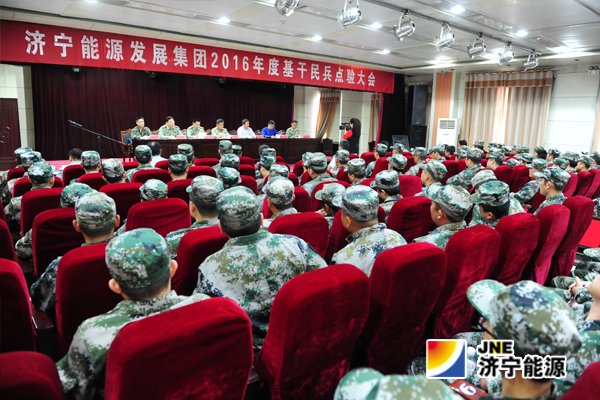 拼搏在线官方网站-拼搏（中国）
军分区参谋长成洪森到拼搏在线官方网站-拼搏（中国）公司参加民兵整组点验大会