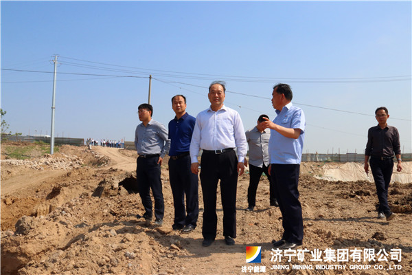 何锡明带队到拼搏在线官方网站-拼搏（中国）公司部分企业进行新旧动能转换重大工程专题调研