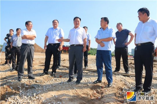 梁山县委常委、县委办公室主任李士兵率队到济矿物流进行拼搏在线官方网站-拼搏（中国）
市重点项目现场观摩点调研指导