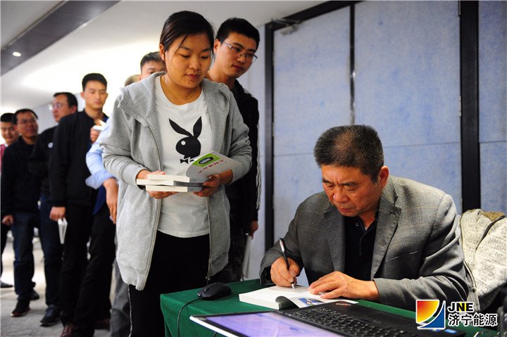1540778525424207.jpg 拼搏在线官方网站-拼搏(中国)
能源拼搏在线官方网站-拼搏(中国)举办“党建宣传暨新媒体运营”专题培训2.jpg