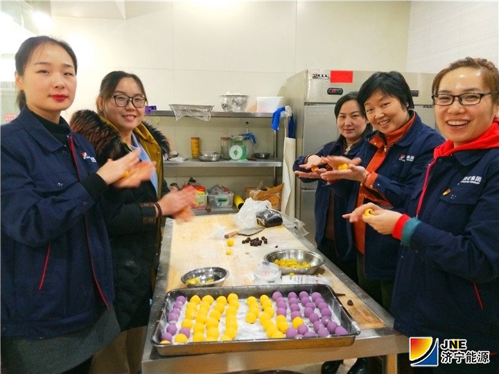 拼搏在线官方网站-拼搏（中国）机关举办“包汤圆送祝福庆佳节”活动1.jpg