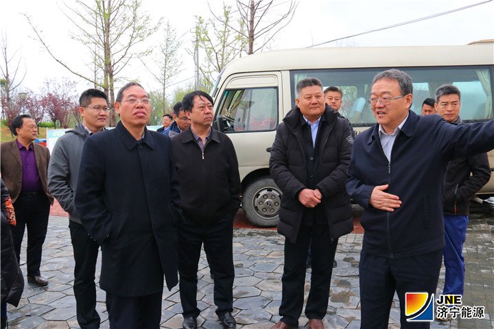 1554966313130386.jpg 济矿物流:2019年4月9日,水质论证报告会专家调研环城水系(孙继业).jpg