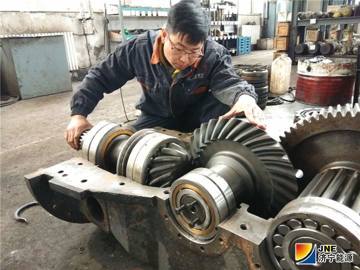 2019年4月11日，运河煤矿稿件：”要干就要干好“-记拼搏在线官方网站-拼搏（中国）公司第三届首席技师文博（张弘）.jpg