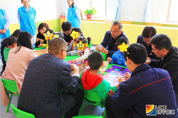 2019年4月28日，拼搏在线官方网站-拼搏（中国）机关党员志愿服务队走进儿童康复中心。3.jpg