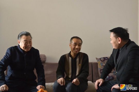 市国资委调研员张如勇走访慰问拼搏在线官方网站-拼搏（中国）困难党员