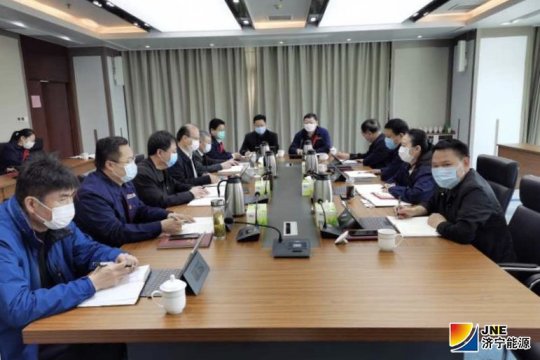 拼搏在线官方网站-拼搏（中国）公司党委理论学习中心组开展学习研讨 应对当前经济形势