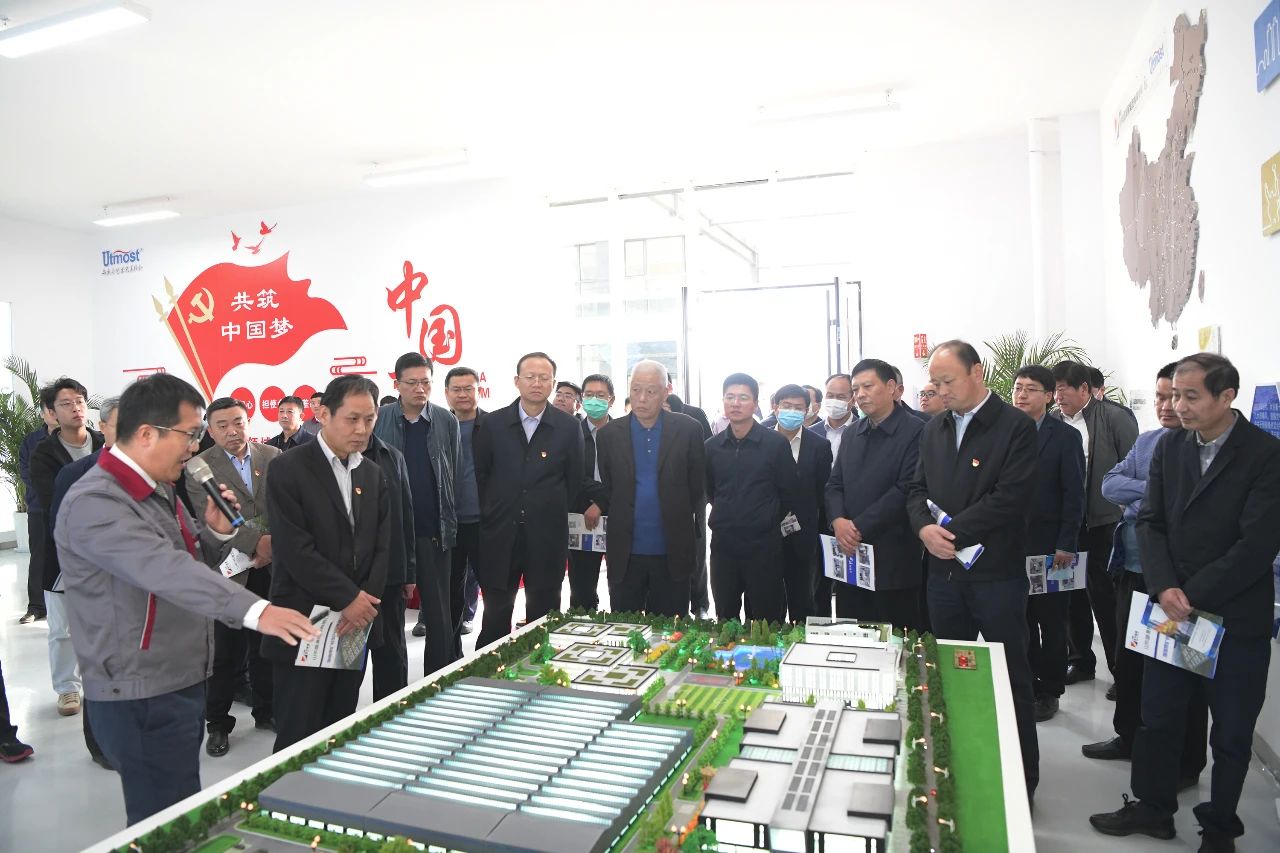 全市国资系统观摩团走进拼搏在线官方网站-拼搏（中国）公司精密制造产业园、东方世纪大厦观摩指导1.jpg
