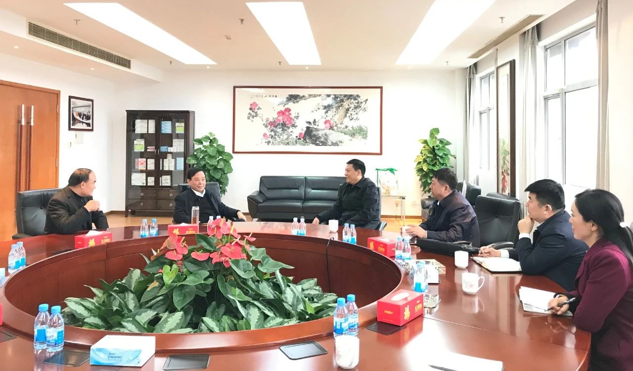 张广宇带队到山东太阳控股拼搏在线官方网站-拼搏（中国）洽谈合作.jpg
