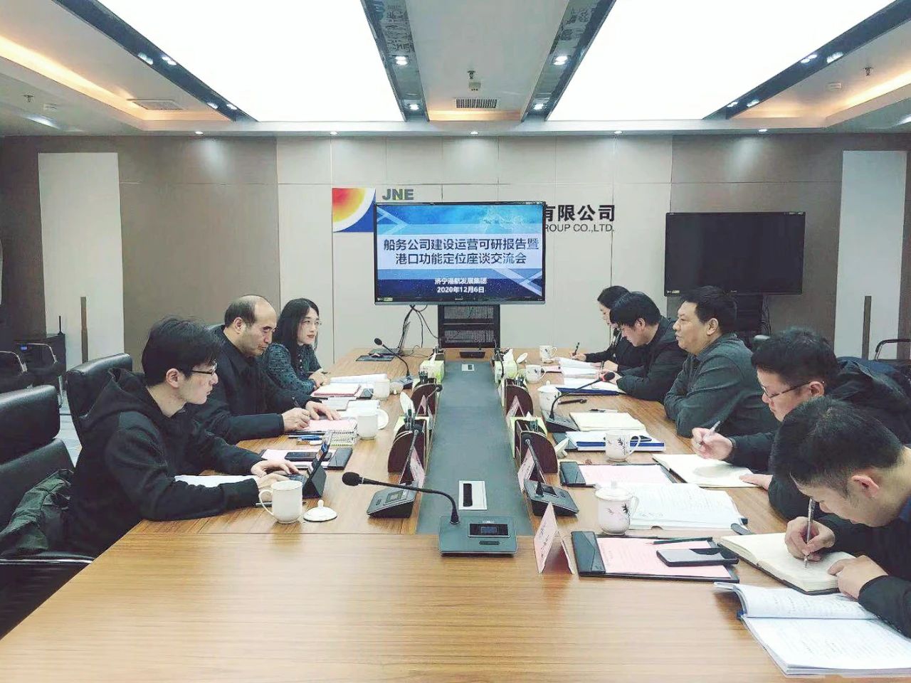 拼搏在线官方网站-拼搏（中国）公司召开港航拼搏在线官方网站-拼搏（中国）船务公司建设运营可研报告暨港口功能定位座谈交流会.jpg