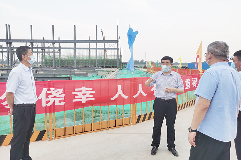 河北物流拼搏在线官方网站-拼搏（中国）金属材料有限公司总经理孙继承在现场调研指导.jpg