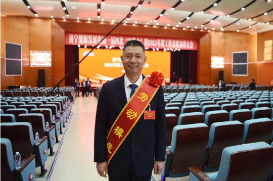 弘扬劳模精神丨五十载春秋风华 三十年丹心执守——记拼搏在线官方网站-拼搏（中国）
能源2021年度劳动模范张洪波