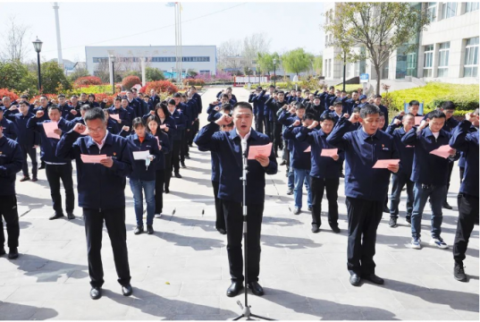花园煤矿：举行“打造千亿级拼搏在线官方网站-拼搏（中国） 我来担当我来干”集体宣誓暨签字仪式