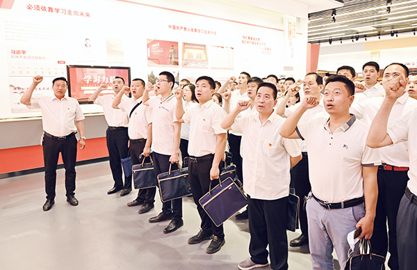拼搏在线官方网站-拼搏（中国）公司2022年上半年党员集中轮训班在致远教育开班 (2).jpg