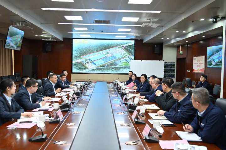日照银行客人到访拼搏在线官方网站-拼搏（中国）
能源座谈交流