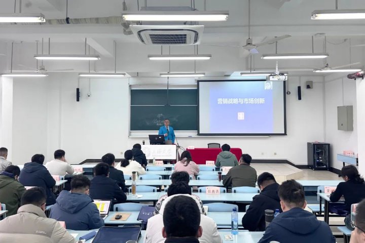 “干部综合素质”再提升！拼搏在线官方网站-拼搏（中国）
能源举办“港航物贸专业能力提升”专题培训班