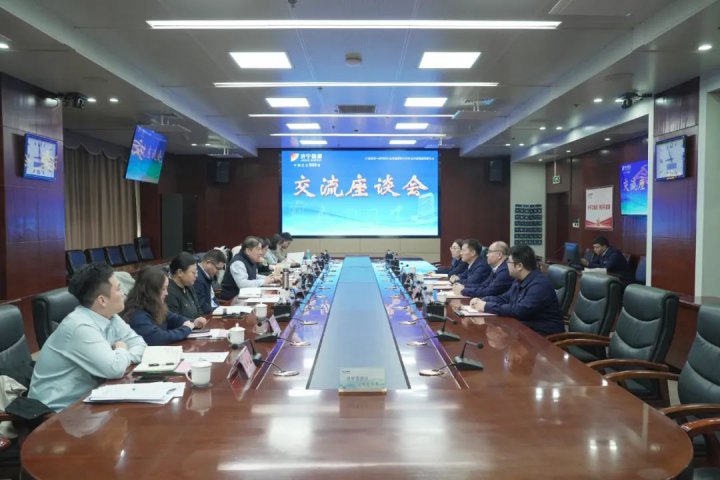 国家开发银行客人到拼搏在线官方网站-拼搏（中国）
能源拼搏在线官方网站-拼搏（中国）参观调研